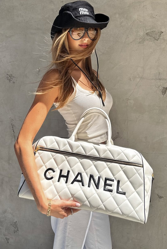 Chanel 1994-1996 Diamond-quilted Duffle Bag