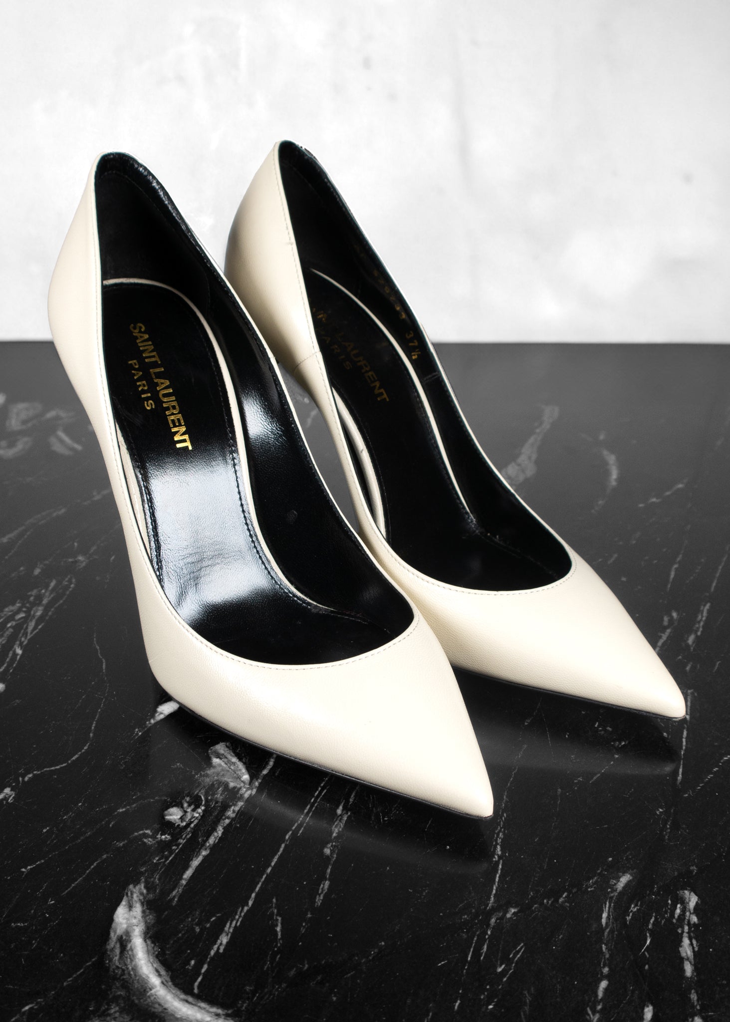 Saint Laurent Calfskin Classic Paris 105 Escarpin Pumps Fashion Full Circle