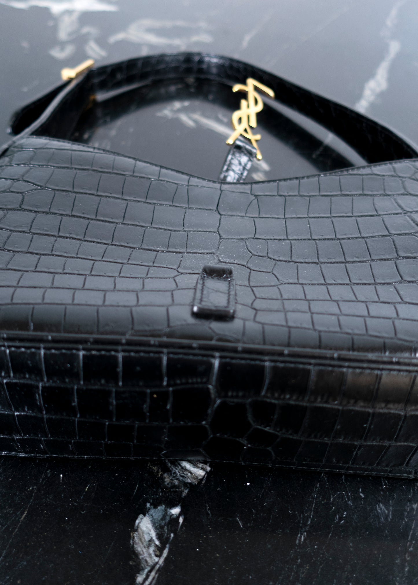 Saint Laurent Le 5 À 7 Leather Handbag