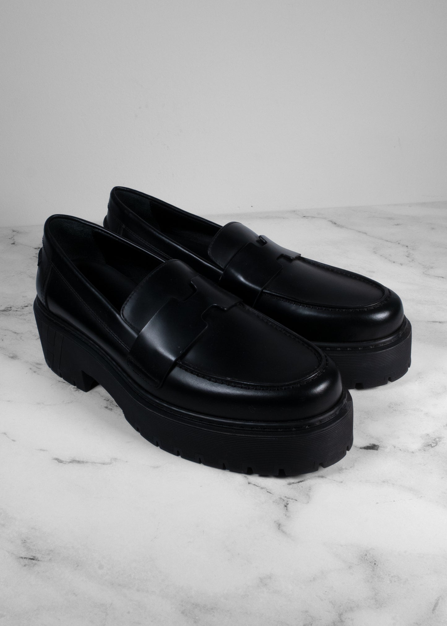 Hermès Black Glazed Leather Hitch Loafers