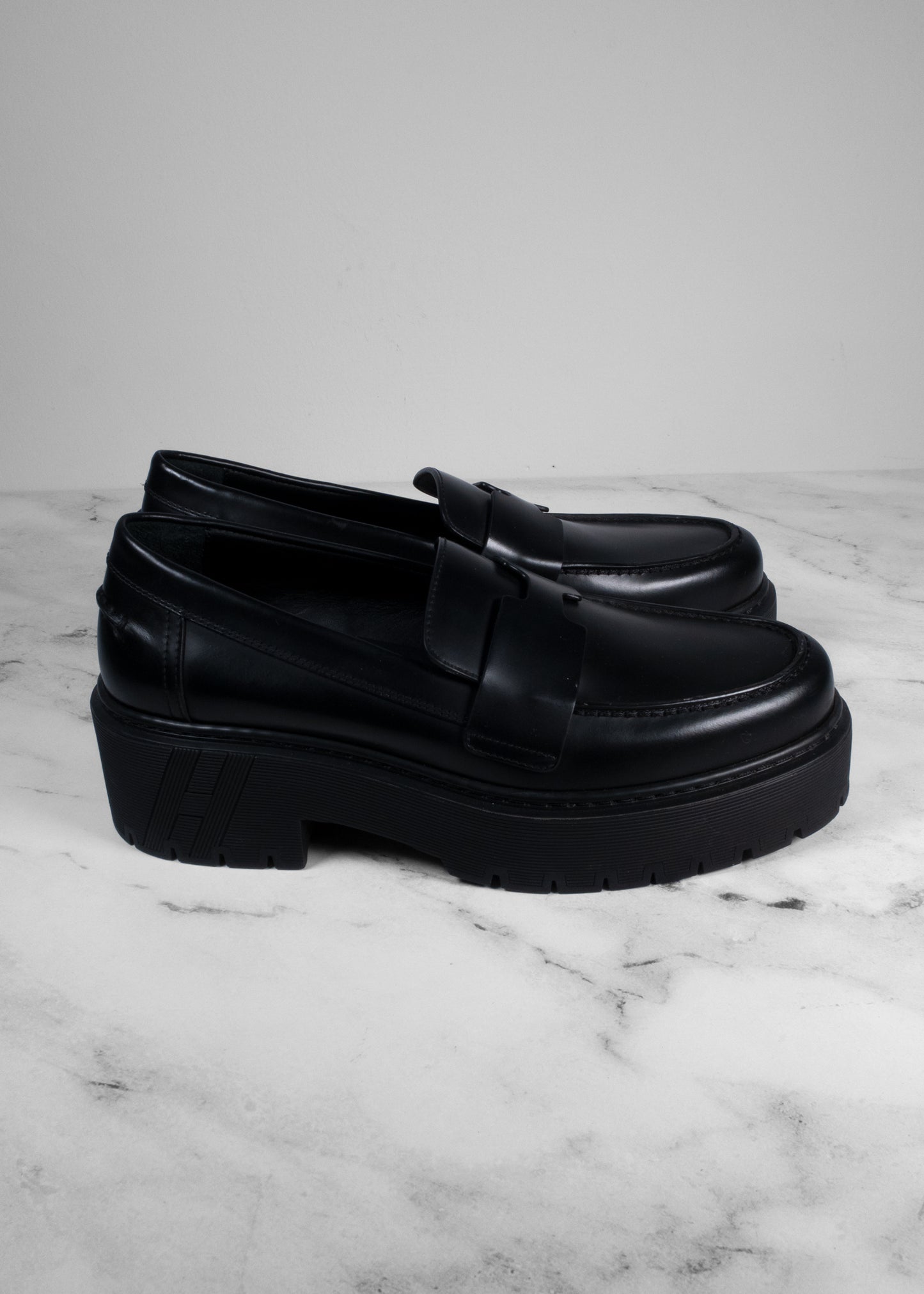 Hermès Black Glazed Leather Hitch Loafers