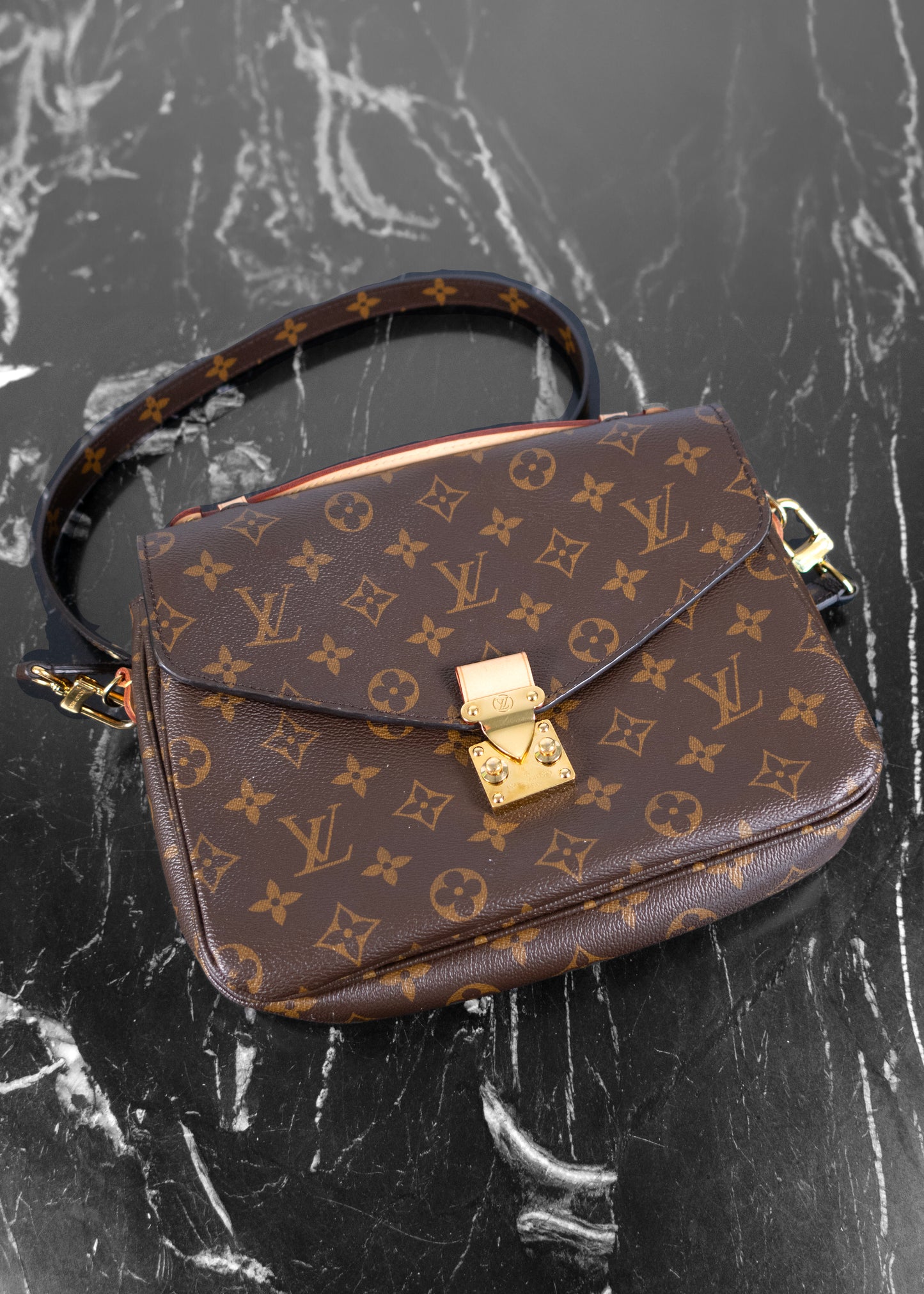 Louis Vuitton Monogram Pochette Métis Shoulder Bag