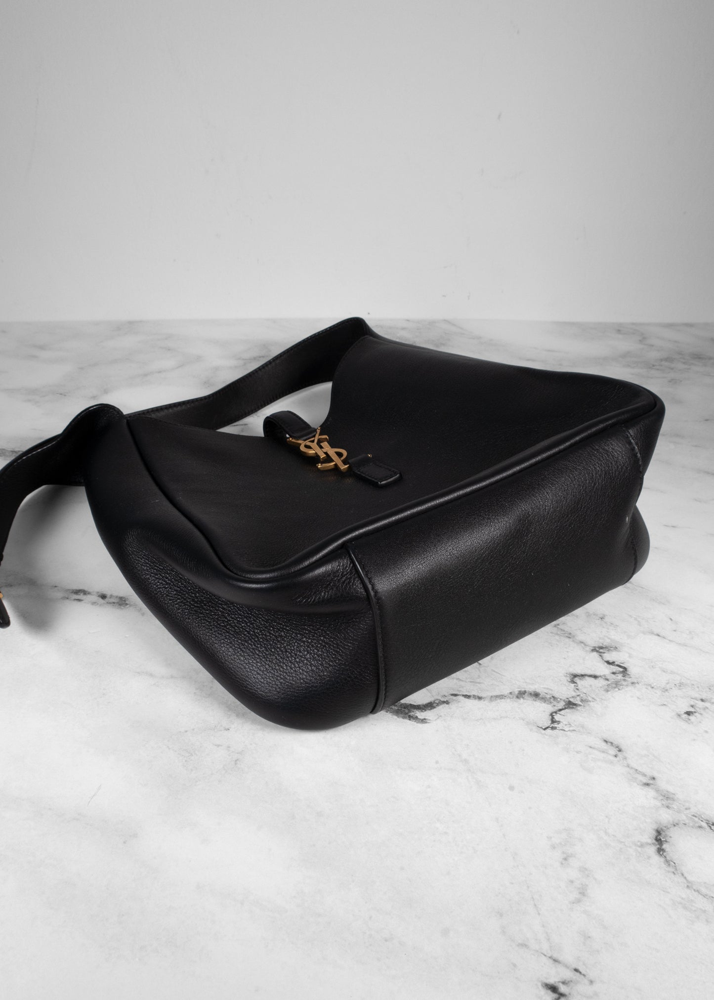 Saint Laurent Leather Le 5 à 7 2023