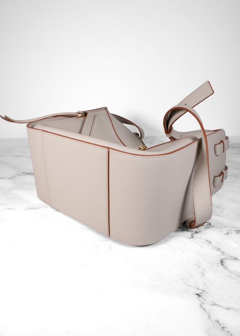 Loewe Beige Leather Shoulder Bag With A Tan Trim And Gold Zipper Detail