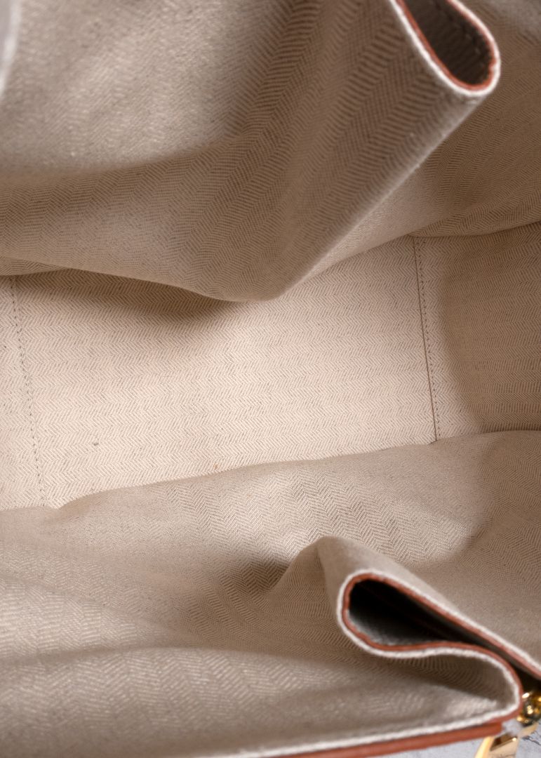 Loewe Beige Leather Shoulder Bag With A Tan Trim And Gold Zipper Detail