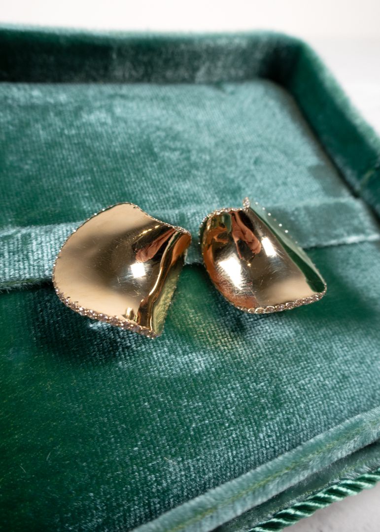 Arielle Ratner Gold Scudo Earrings With Diamonds