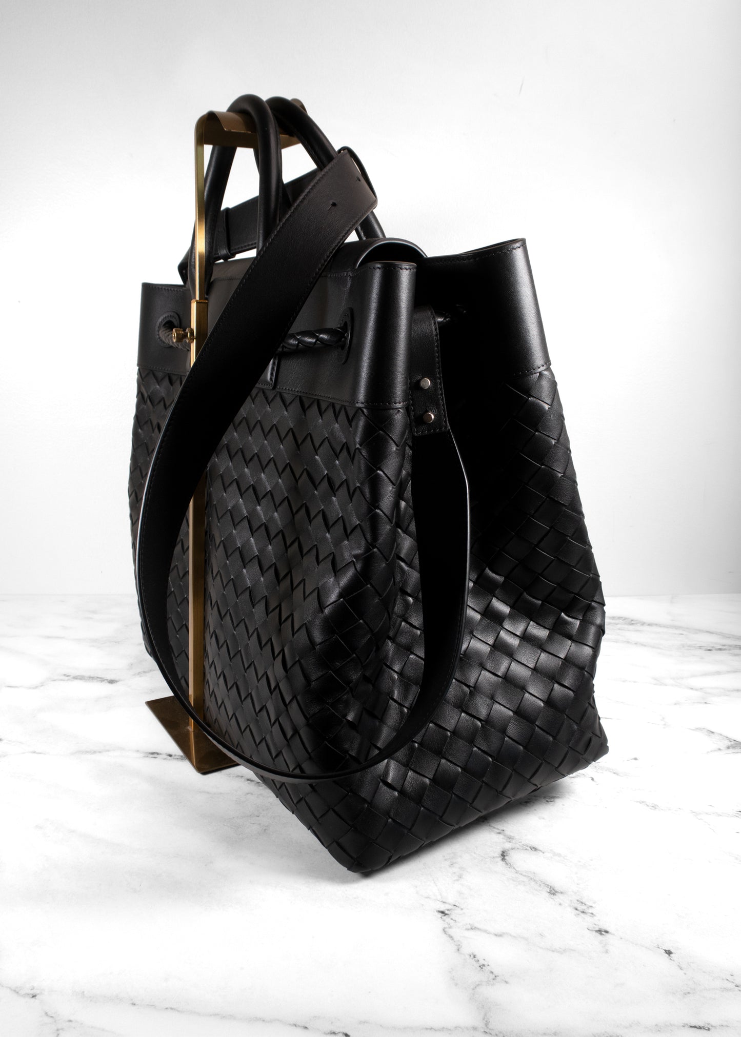 Bottega Veneta Black Large Andiamo Voyager Intrecciato Tote Bag