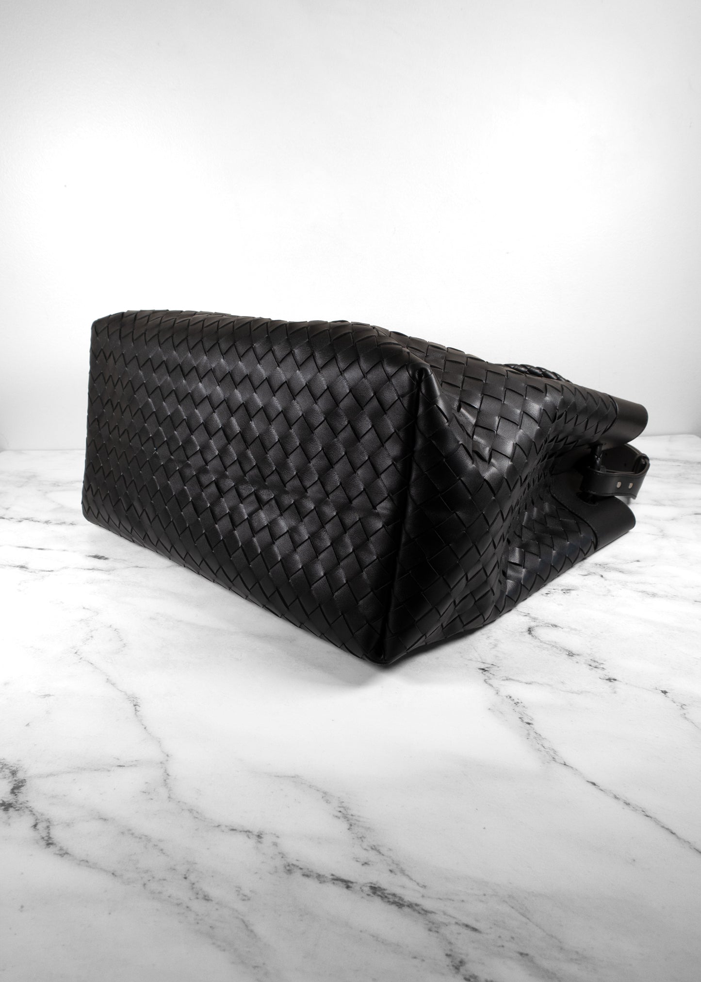 Bottega Veneta Black Large Andiamo Voyager Intrecciato Tote Bag