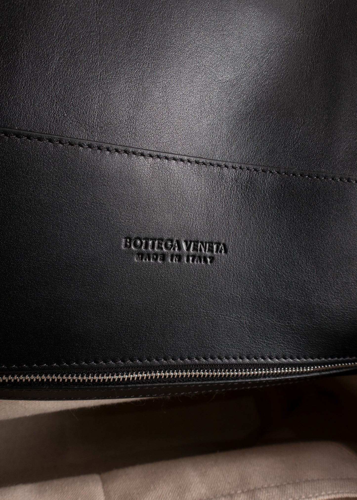 Bottega Veneta Black Large Andiamo Voyager Intrecciato Tote Bag
