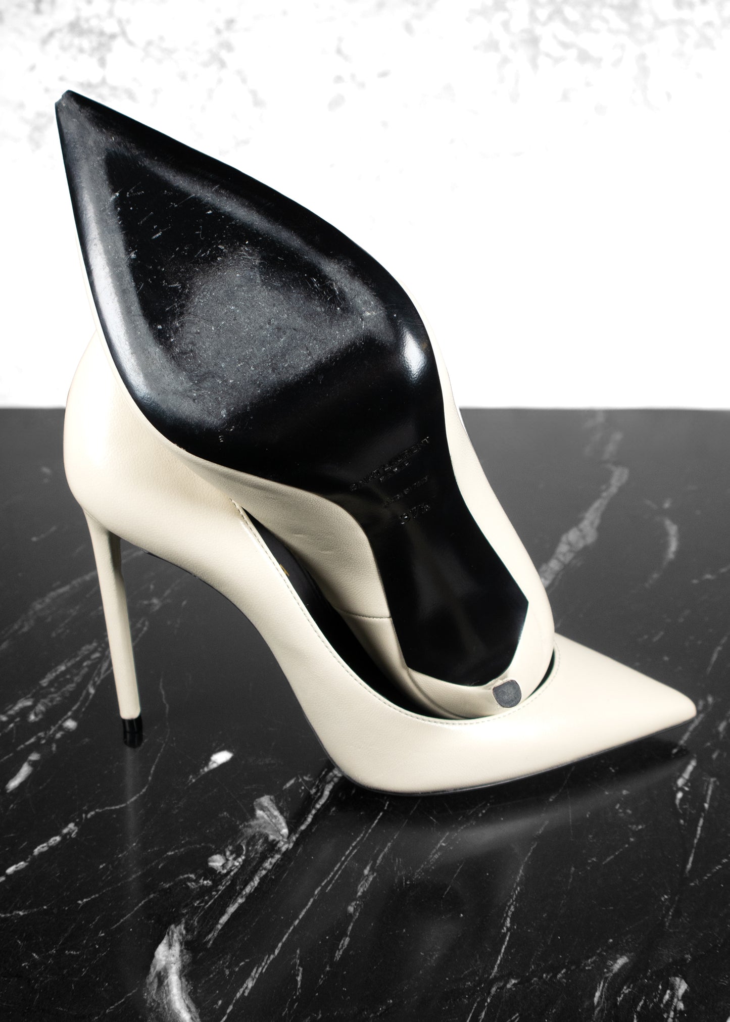 Saint Laurent Calfskin Classic Paris 105 Escarpin Pumps