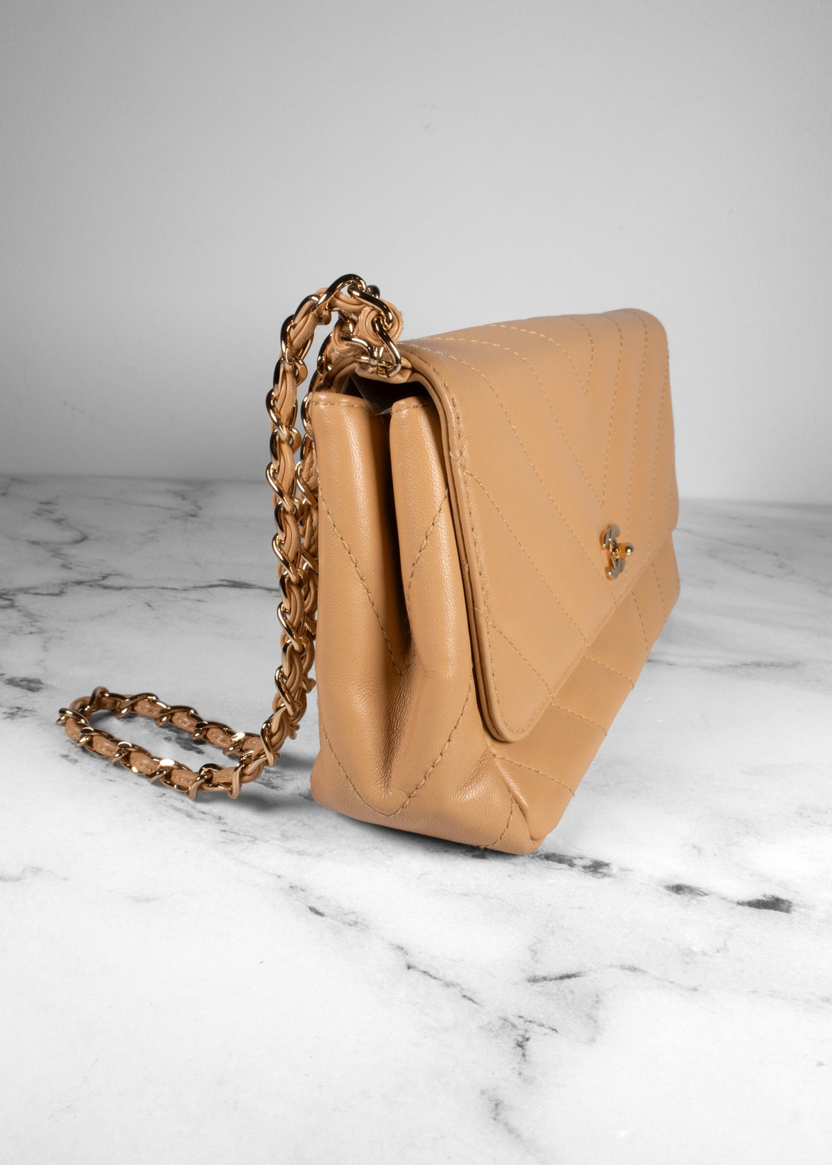 Chanel Vintage Beige Chevron Lambskin Leather Chain Wristlet Clutch Bag
