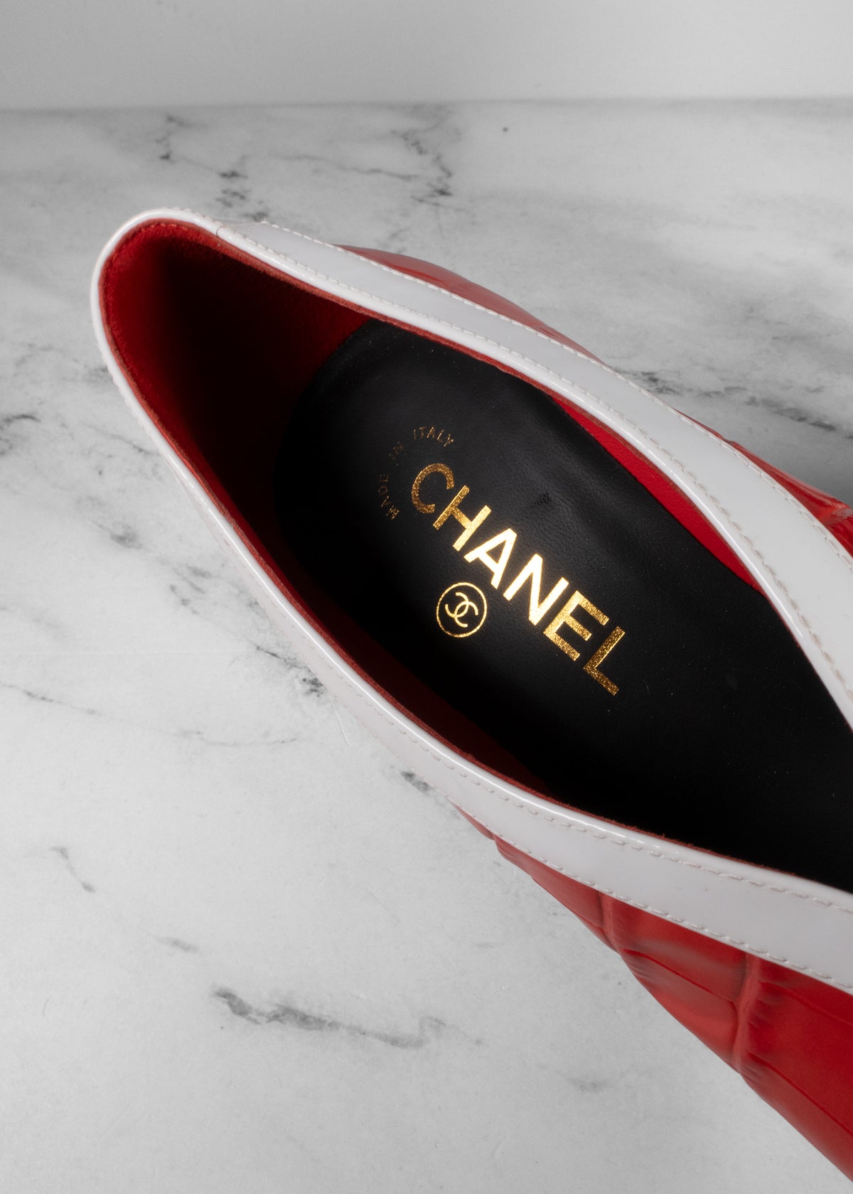 Chanel Red & White Crocodile-Embossed Leather Kitten Heel Pumps