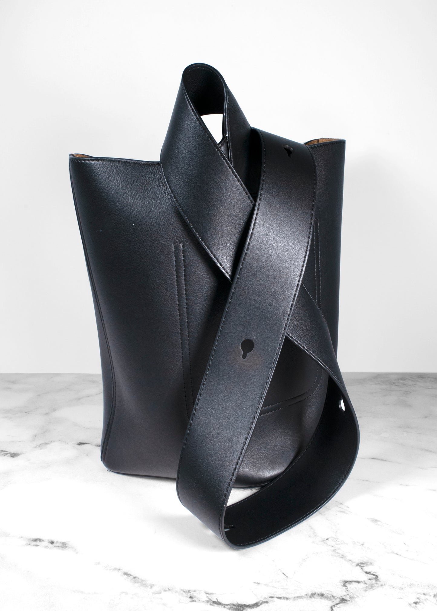 Loewe Pebble Bucket in Smooth Calfskin