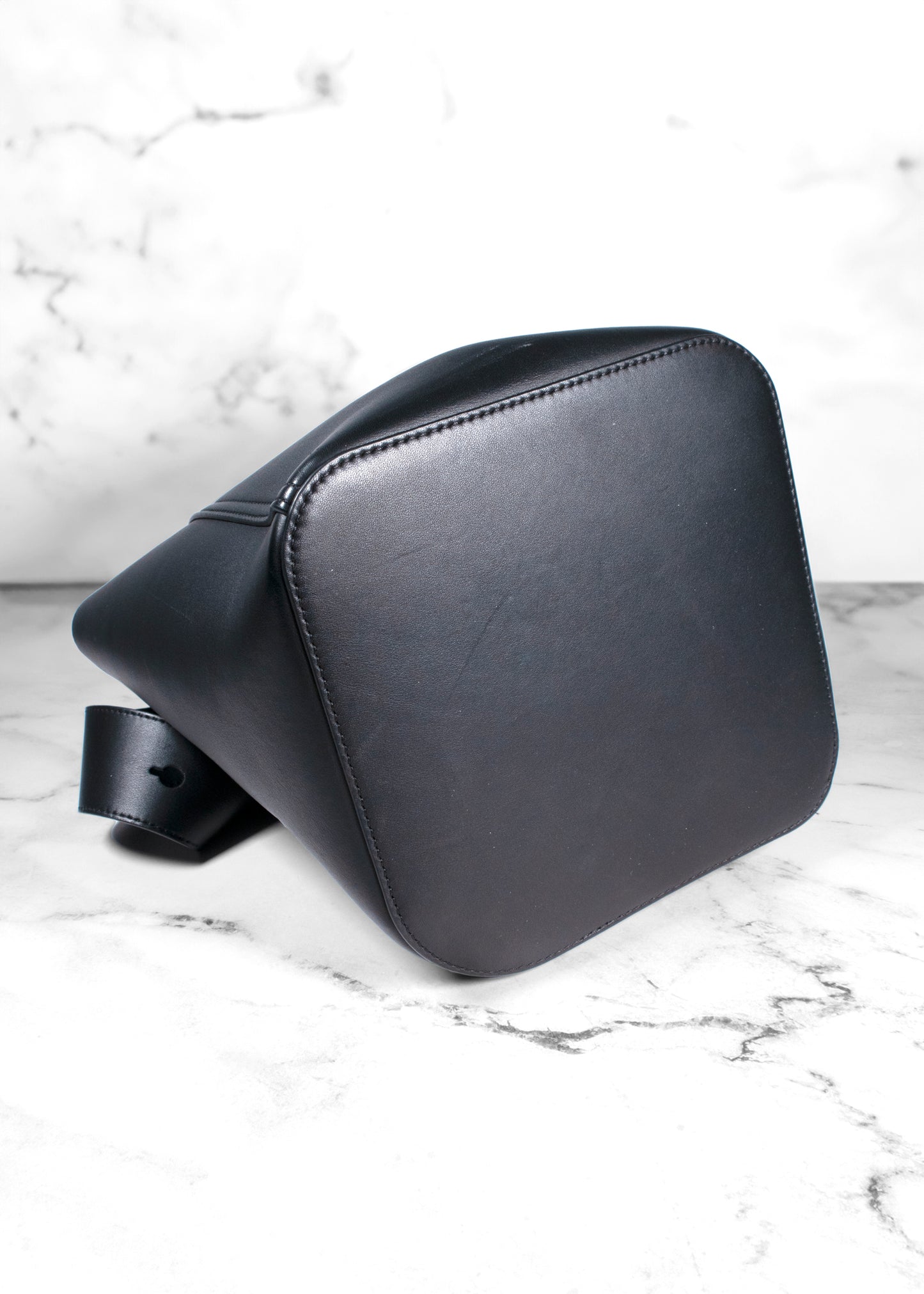 Loewe Pebble Bucket in Smooth Calfskin