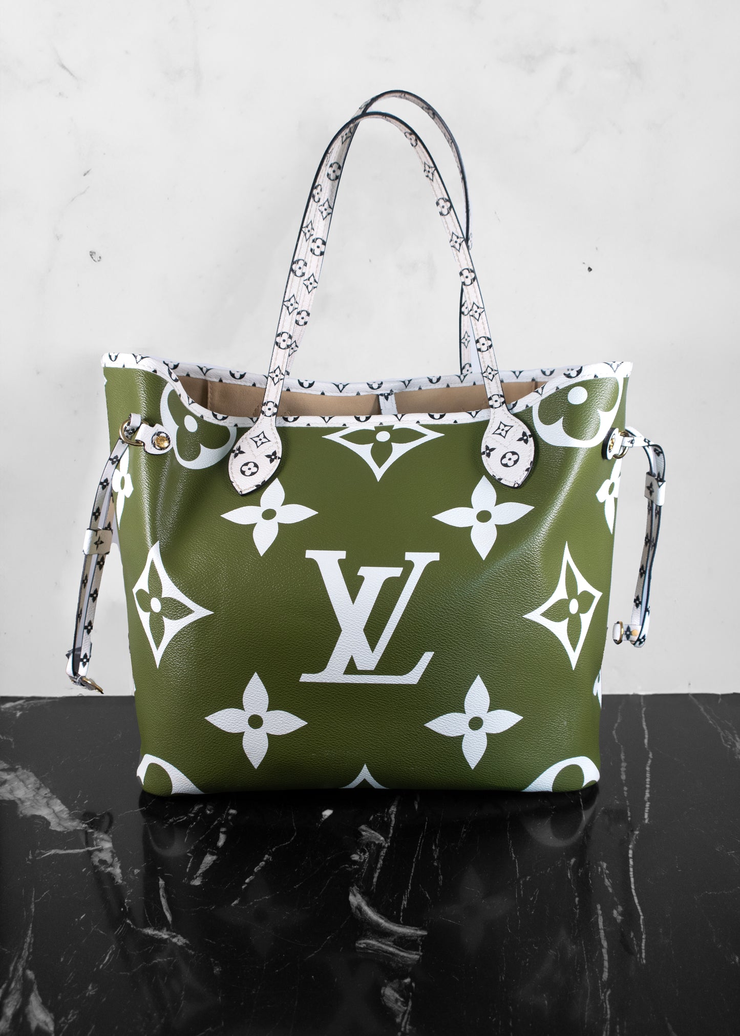 Louis Vuitton Monogram Giant Neverfull MM Kaki Tote