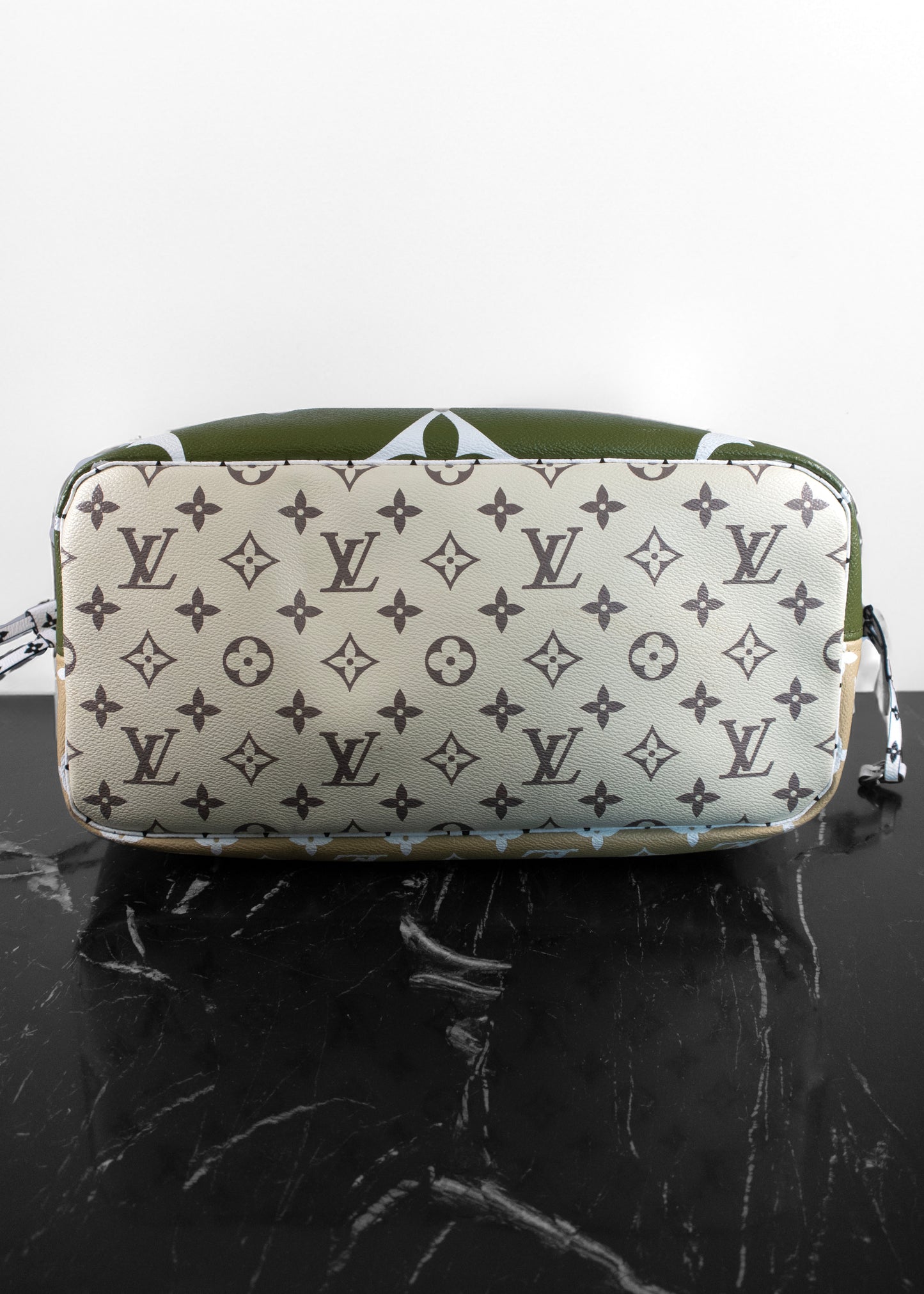 Louis Vuitton Monogram Giant Neverfull MM Kaki Tote