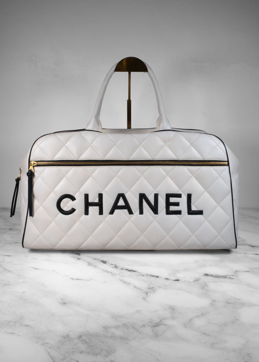 Chanel 1994-1996 Diamond-quilted Duffle Bag