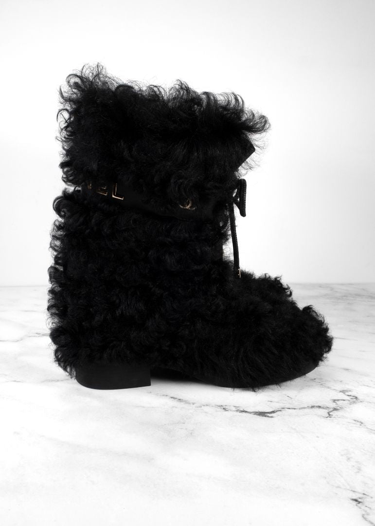 Chanel Black Shearling Boots With Leather Strap And Gold CC Hardware