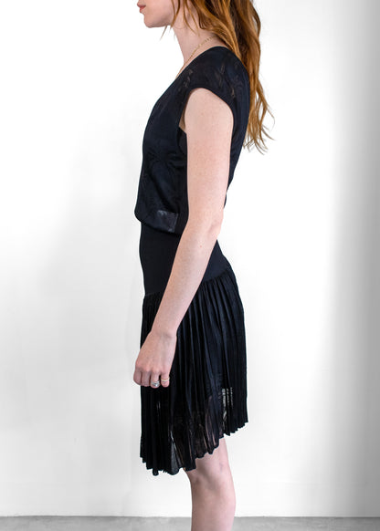 Chanel 2018 Sleeveless Pleated Dress in Black Viscose Chanel 2018 Sleeveless Pleated Dress in Black Viscose