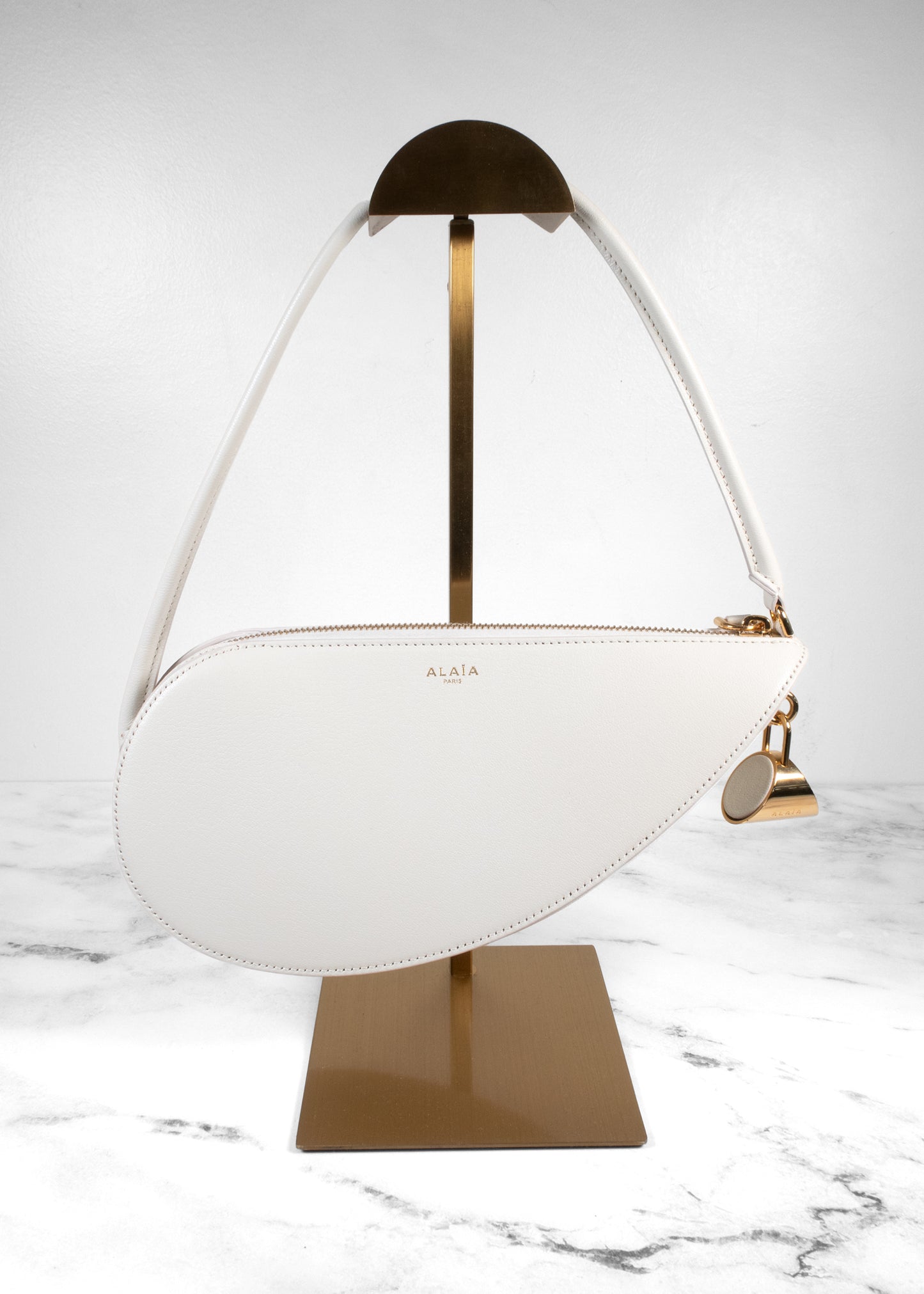 Alaïa Le Teckel Grained Leather Shoulder Bag