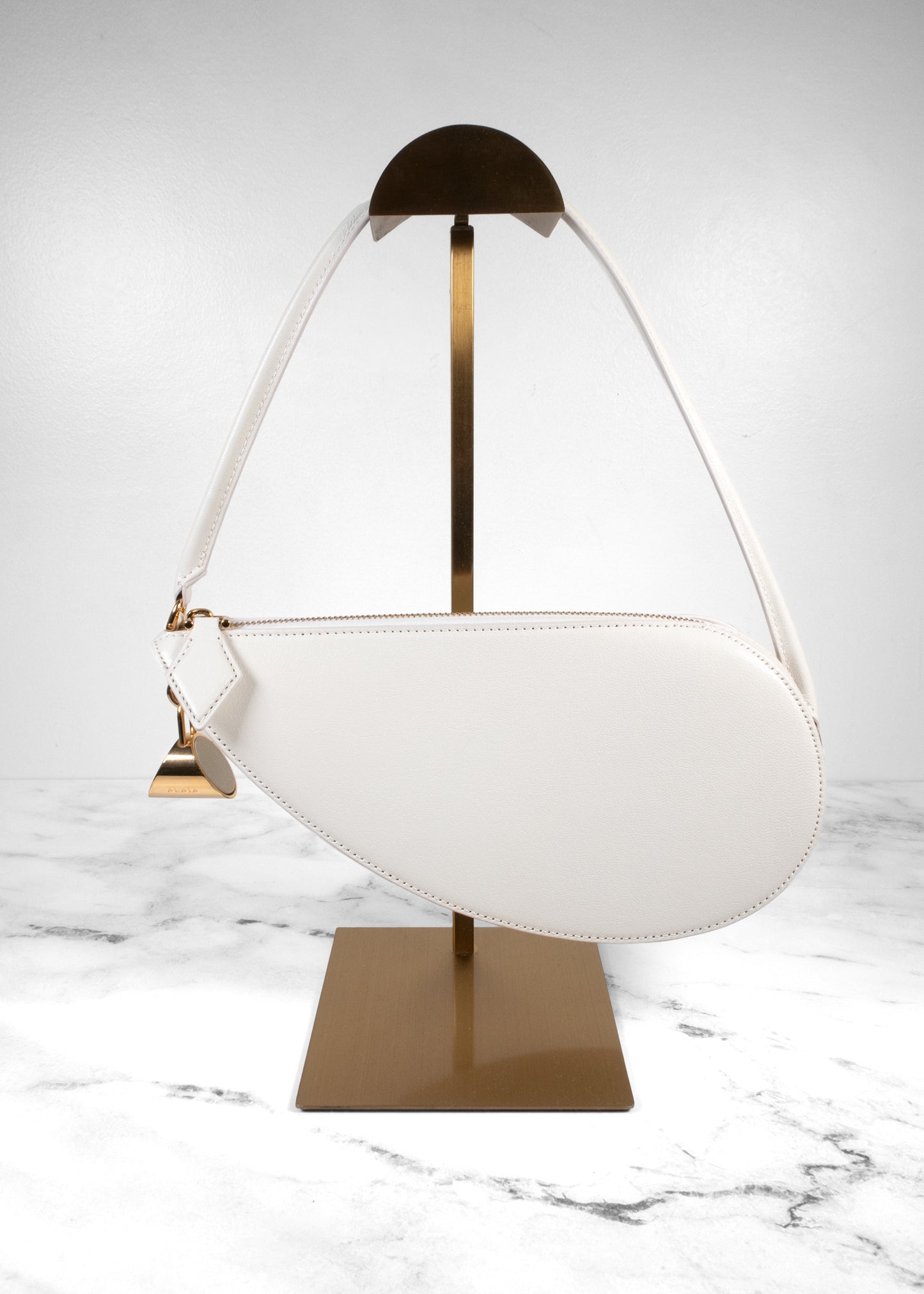 Alaïa Le Teckel Grained Leather Shoulder Bag
